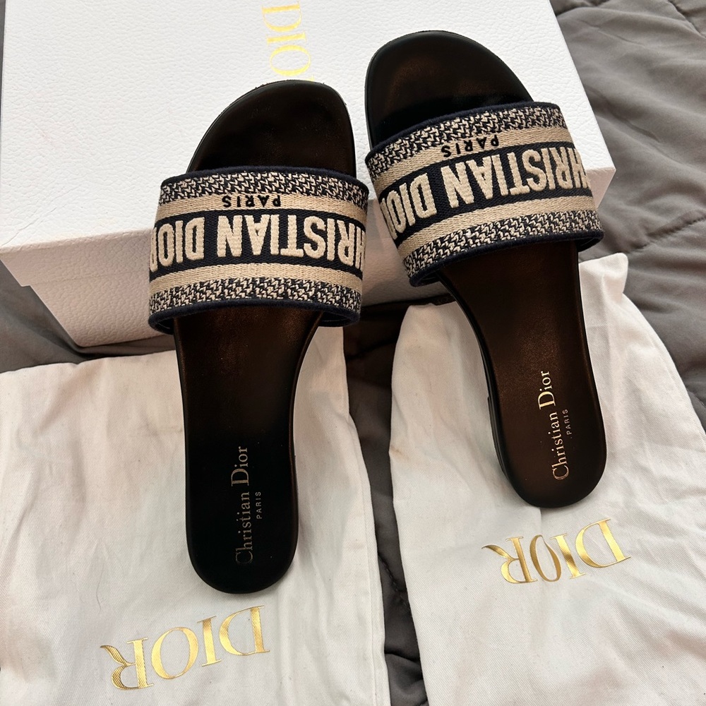 Christian Dior Slides
Deep Blue. Women. Size 39. - Picture 2 of 4
